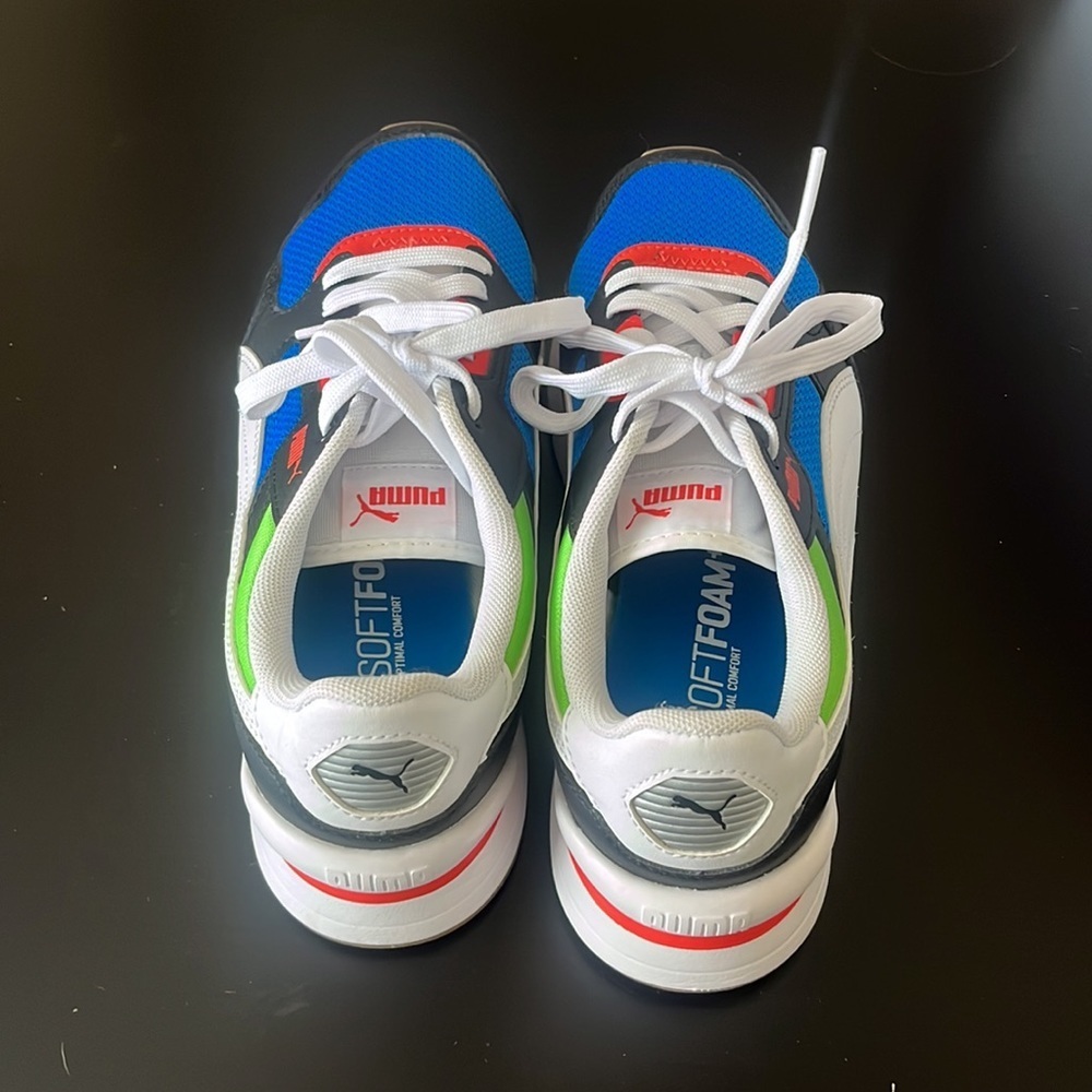 Size 6 NWOT PUMA size 6 sneakers - Picture 9 of 10
